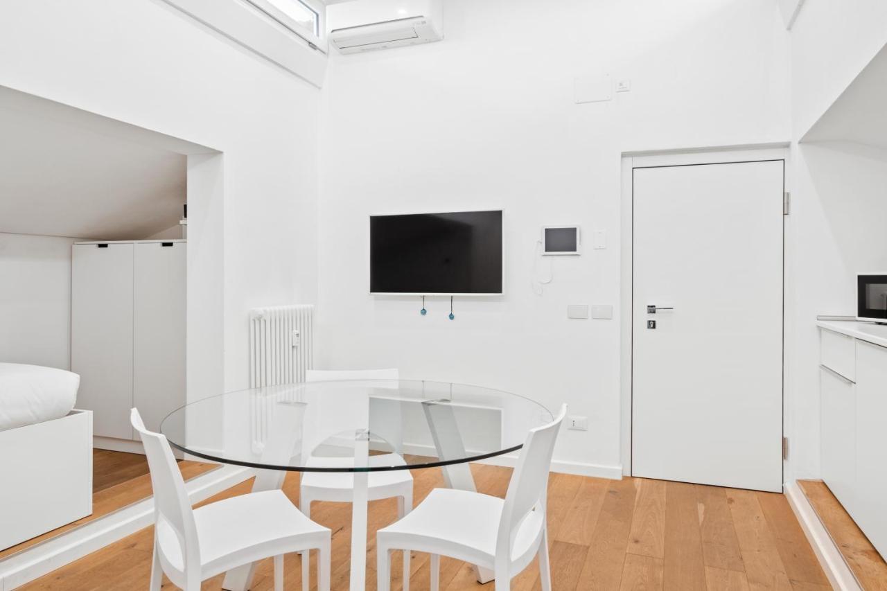 Via Corfu Cozy Nest Apartment เวโรนา ภายนอก รูปภาพ